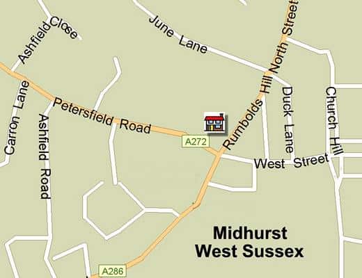 Half Moon - Half Moon Petersfield Road Midhurst West Sussex GU29 9LL