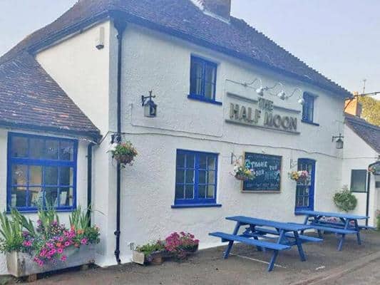 Half Moon - Half Moon Petersfield Road Midhurst West Sussex GU29 9LL